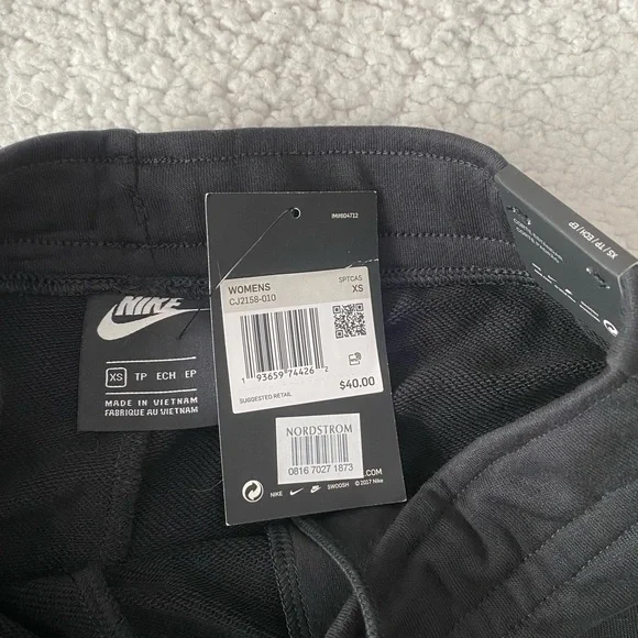 NWT Nike shorts - Picture 3 of 3